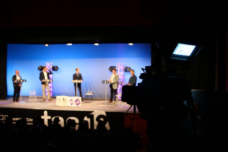 Els quatre alcaldables de l’Espluga enfronten les propostes electorals en el primer debat televisiu